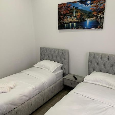 Hotel Restaurant Deso Shijak المظهر الخارجي الصورة