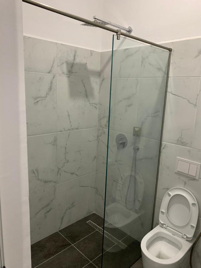 Hotel Restaurant Deso Shijak المظهر الخارجي الصورة